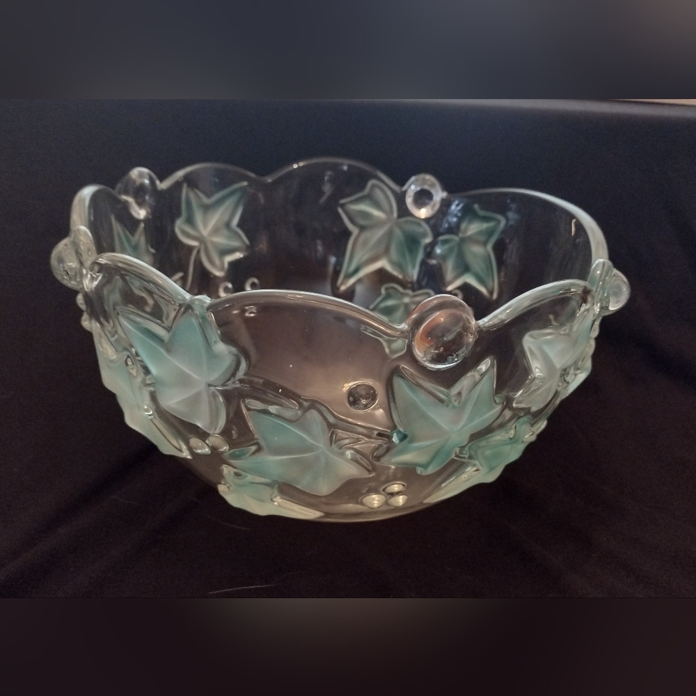 Mikasa Crystal Bowl With Green Ivy Leaves